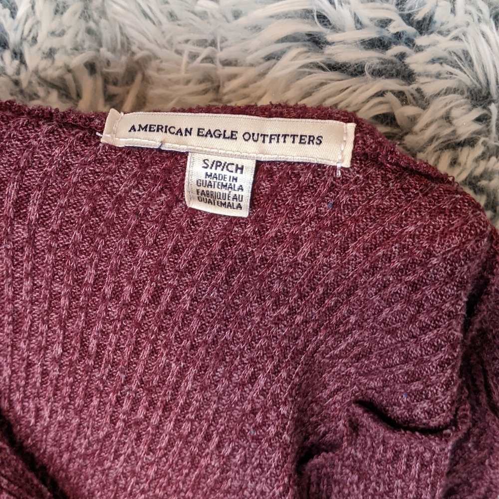 2/$30 American Eagle ☆ Women's Maroon M Knit Twist Back Round Neck Flare Sweater - Picture 4 of 10